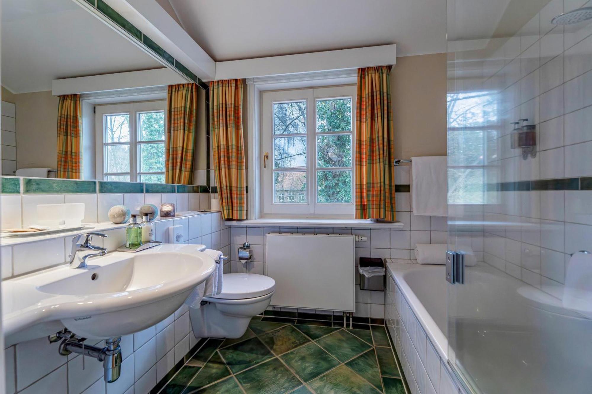 Seehotel Zarrentin Zarrentin am Schaalsee Экстерьер фото